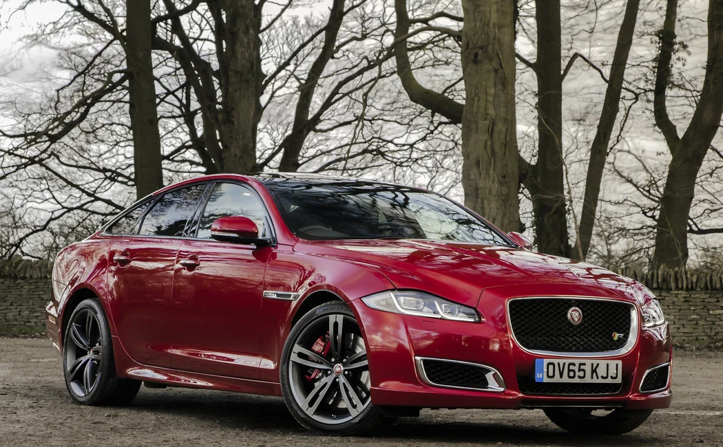 Jaguar XJR