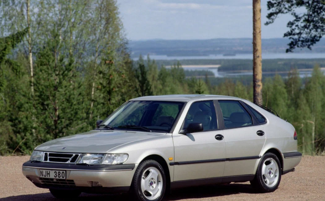 Saab 900